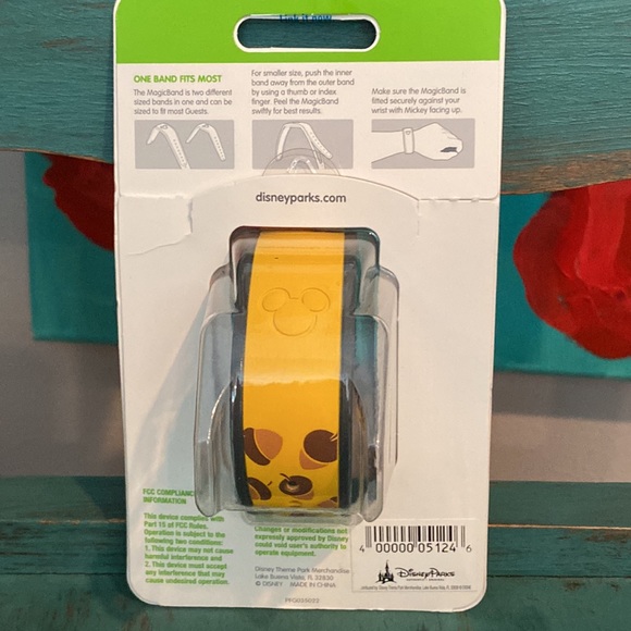 Rare and HTF Disney Parks Magic Band Chip and Dale. Unlinked and new in Package! - Picture 3 of 5